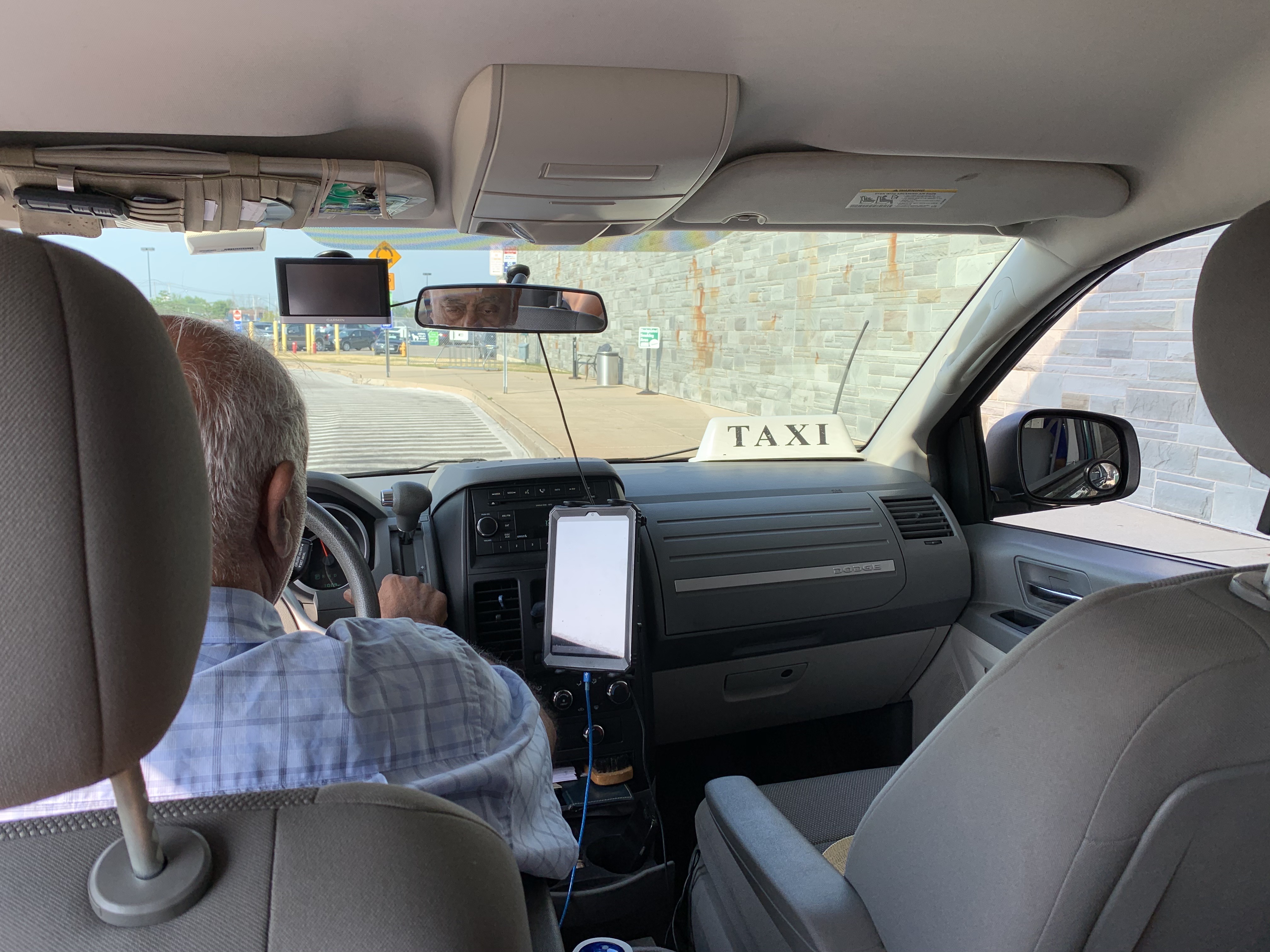 나이아가라에서 택시로 국경을 넘다